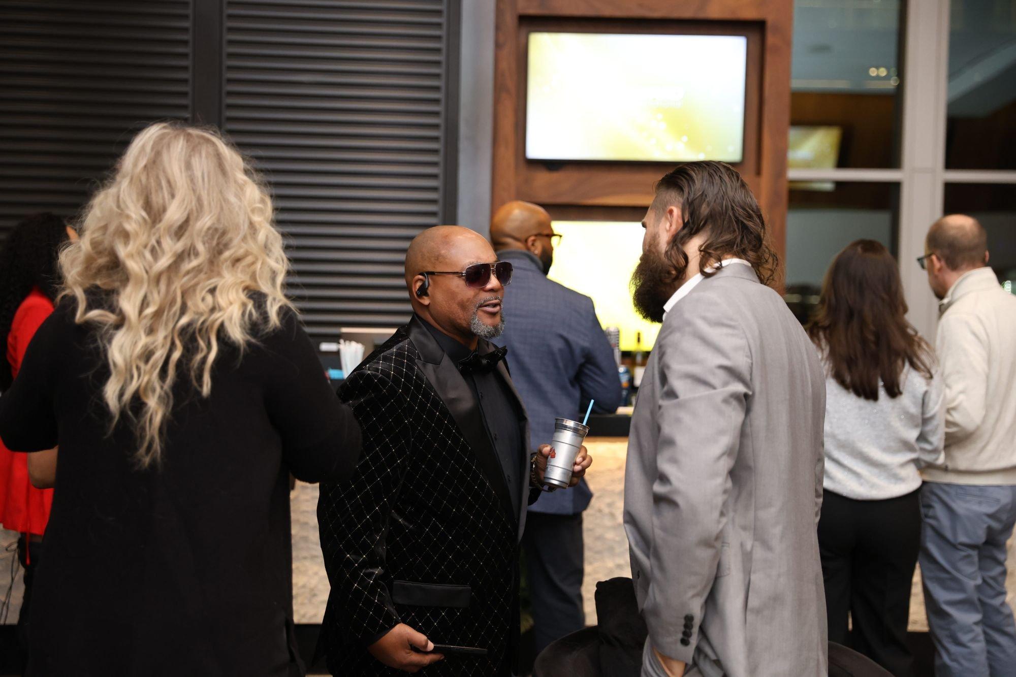 carousel-hero-element image-18