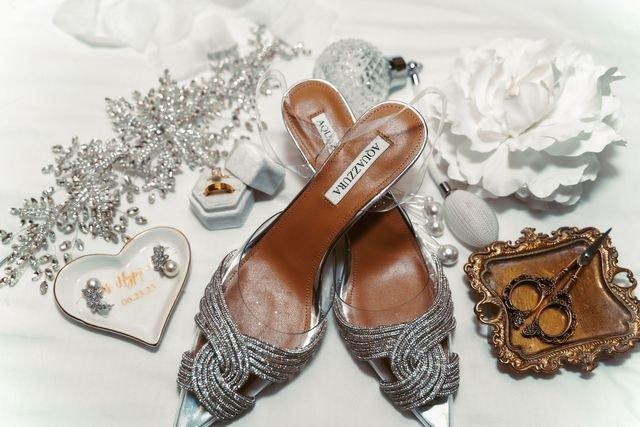 carousel-hero-element image-0